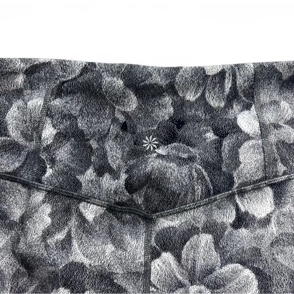 Athleta Leggings Womens Size Medium Elation Textured Tight Yoga Athleisure Gym - Picture 4 of 9